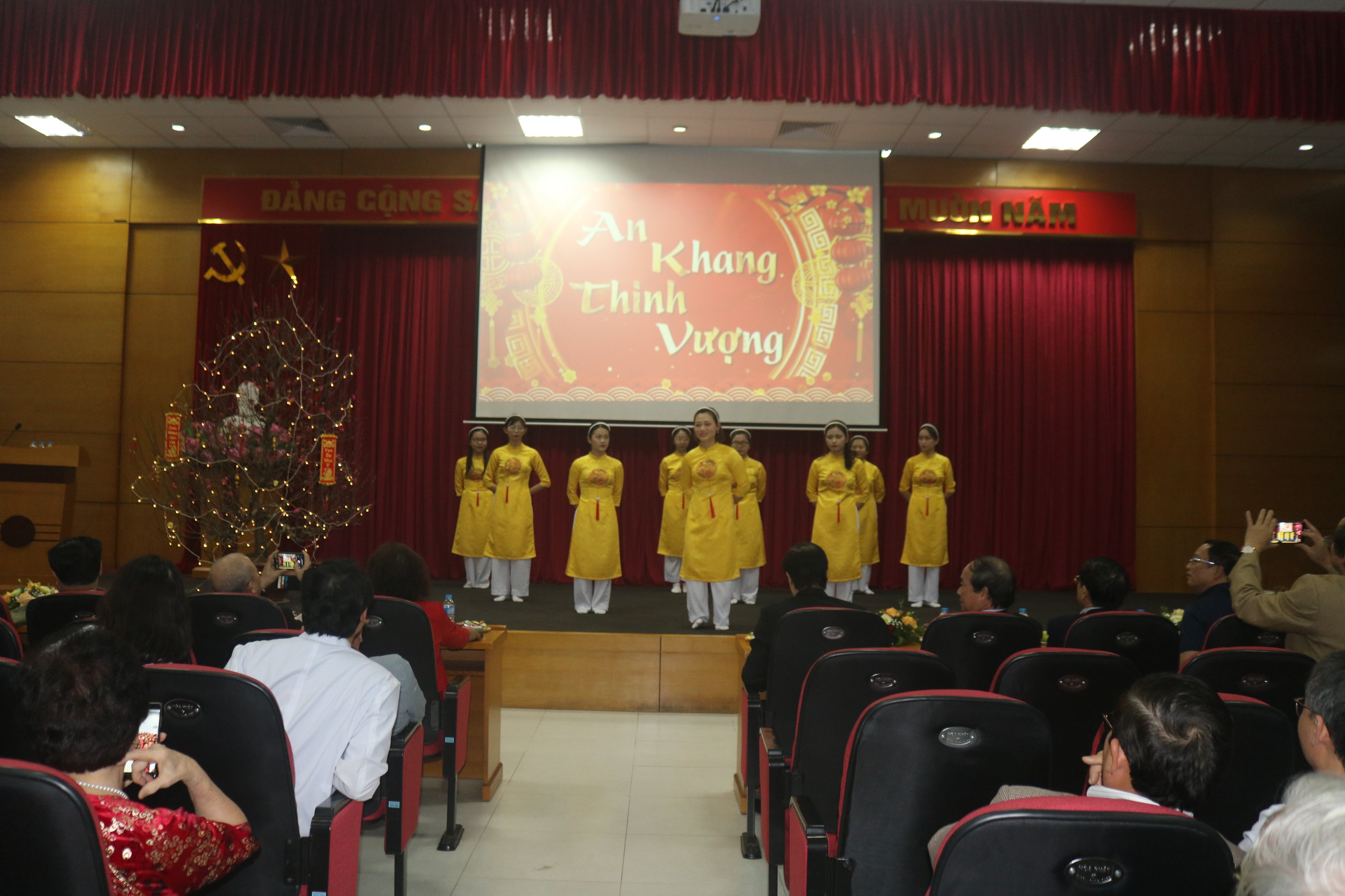 BỆNH VIỆN GIAO THÔNG VẬN TẢI TỔ CHỨC HỌP MẶT CÁN BỘ HƯU TRÍ QUA CÁC THỜI KỲ NHÂN DỊP XUÂN QUÝ MÃO 2023