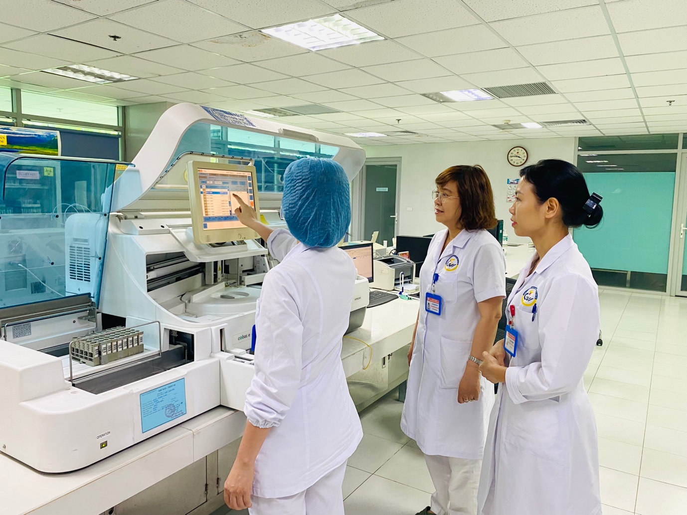 NỖ LỰC NÂNG CAO CHẤT LƯỢNG XÉT NGHIỆM  PHỤC VỤ NGƯỜI BỆNH