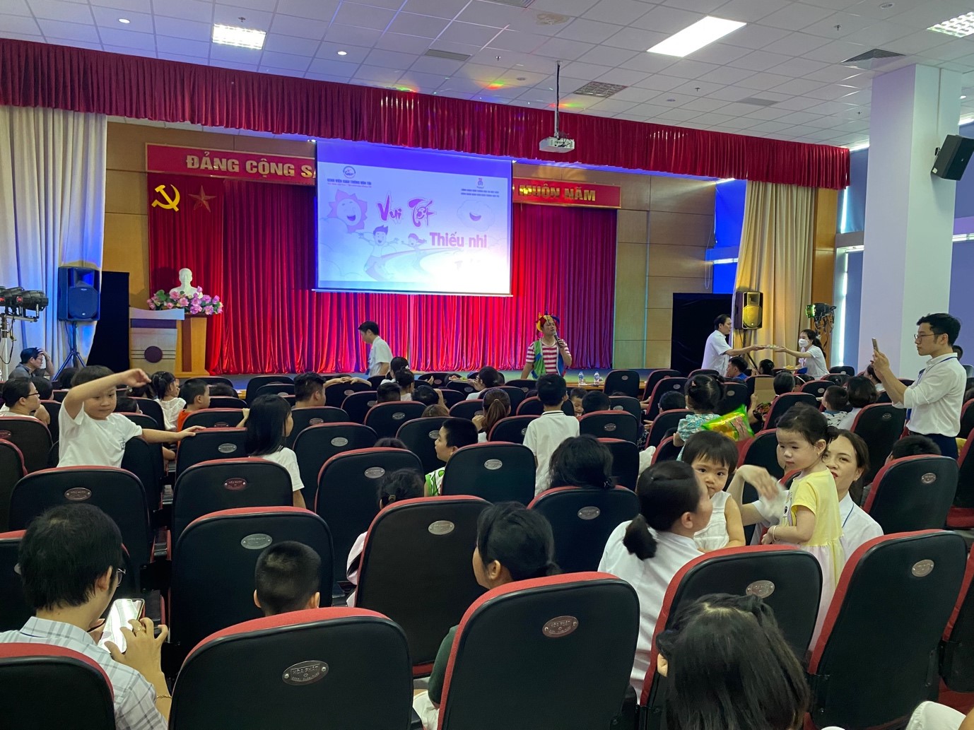 BỆNH VIỆN GIAO THÔNG VẬN TẢI TỔ CHỨC VUI TẾT THIẾU NHI, GẮN KẾT YÊU THƯƠNG