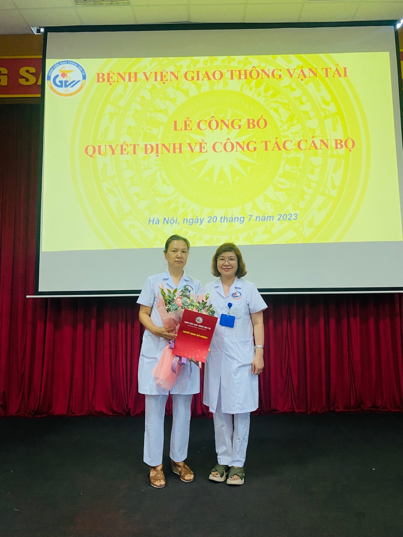 Bệnh viện Giao thông vận tải công bố và trao quyết định phụ trách  Phòng Tổ chức nhân sự