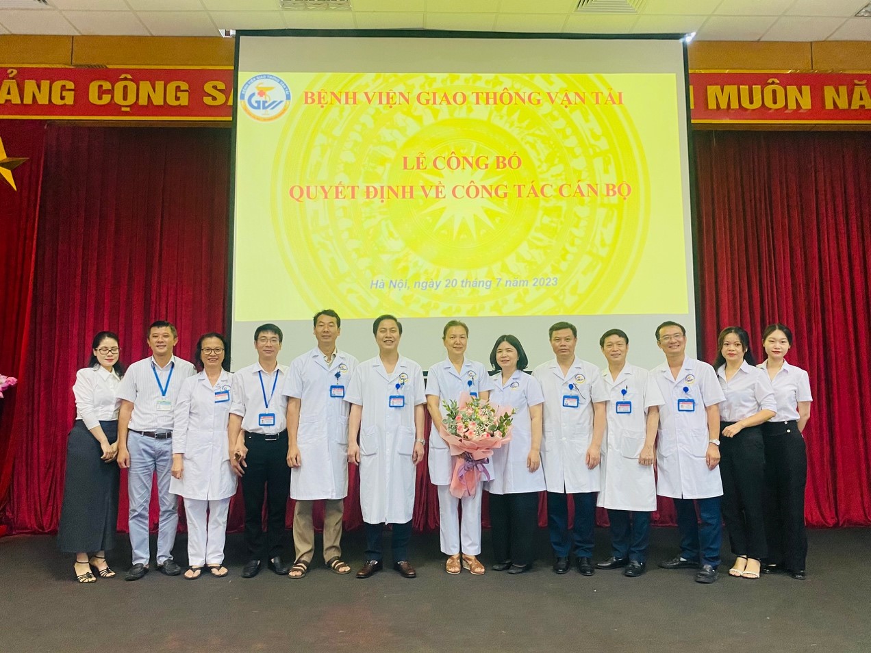 Bệnh viện Giao thông vận tải công bố và trao quyết định phụ trách  Phòng Tổ chức nhân sự