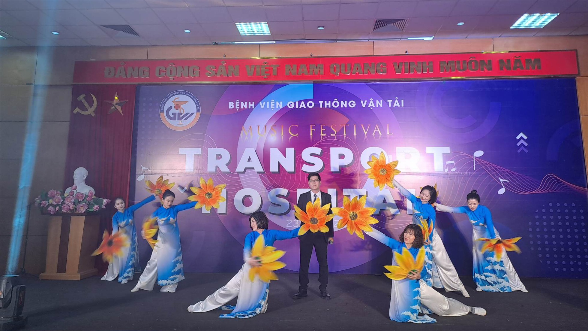 Hội diễn văn nghệ chào mừng Ngày thầy thuốc Việt nam