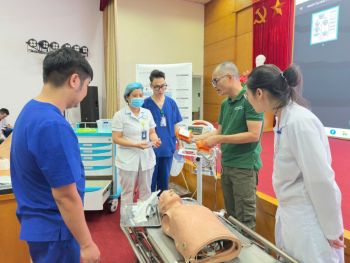 TẬP HUẤN “CẤP CỨU NGỪNG TUẦN HOÀN” TẠI BỆNH VIỆN GIAO THÔNG VẬN TẢI