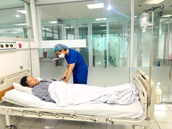 Bệnh viện Giao thông vận tải sẻ chia khó khăn cùng bệnh nhân nghèo