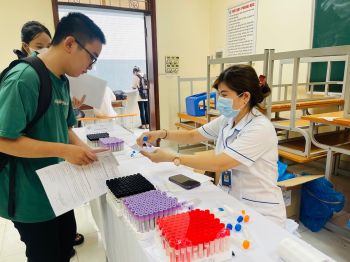 Bệnh viện Giao thông vận tải khám sức khỏe đầu khóa cho tân sinh viên K48 Trường Đại học Luật Hà Nội